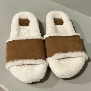 Beek slipper slides size 9 new
